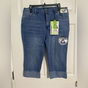 d. jeans Midwash High-Rise Cropped Capri Jeans